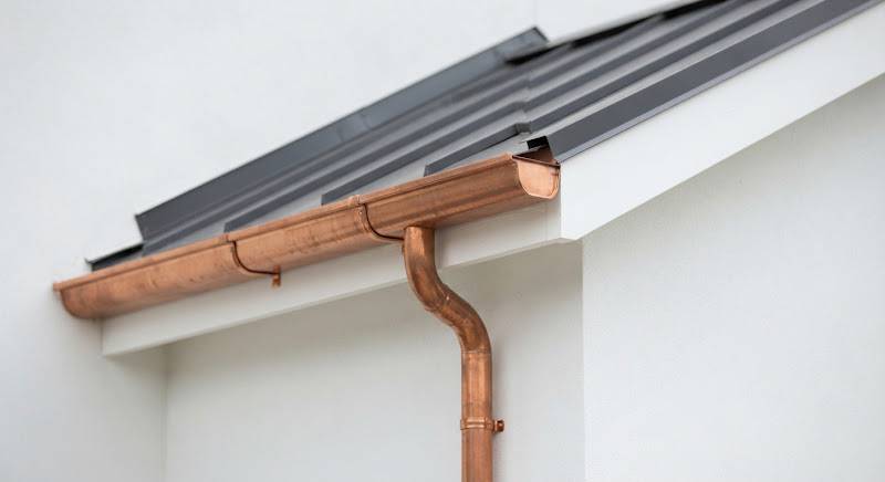 Seamless gutter installation